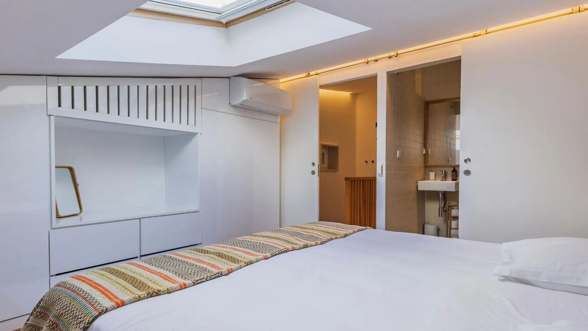 Modern & Hidden Apartment By Lovelystay Lisbon Portugal